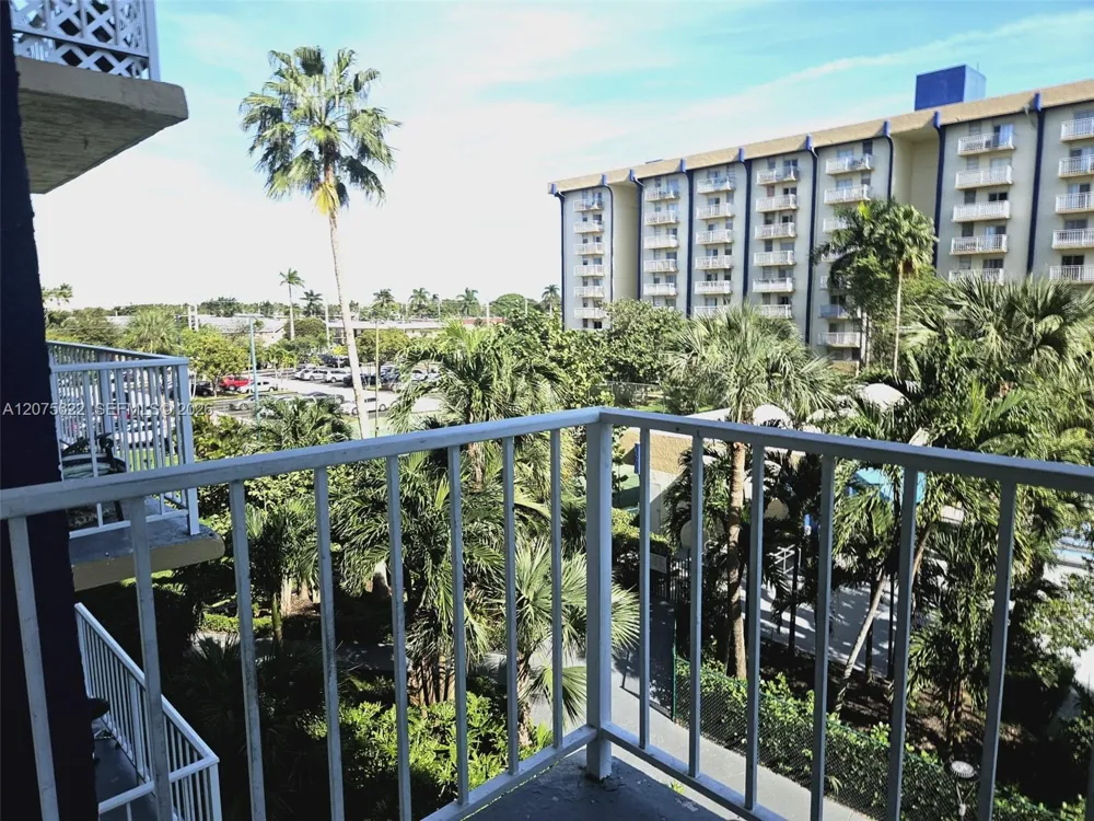 4550 NW 9th St #709E Miami, FL 33126