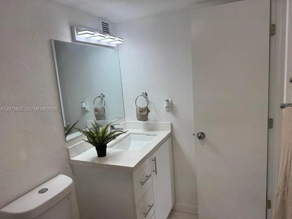 4550 NW 9th St #709E Miami, FL 33126