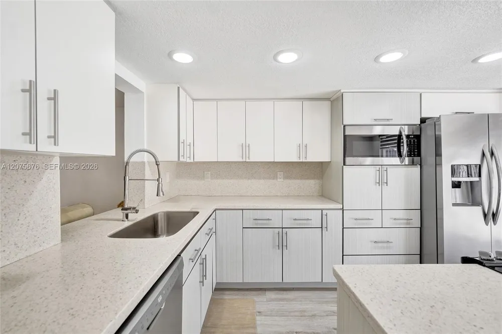 2716 NE 8th St #2716 Hallandale Beach, FL 33009