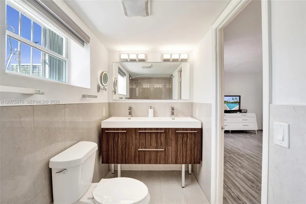 2716 NE 8th St #2716 Hallandale Beach, FL 33009