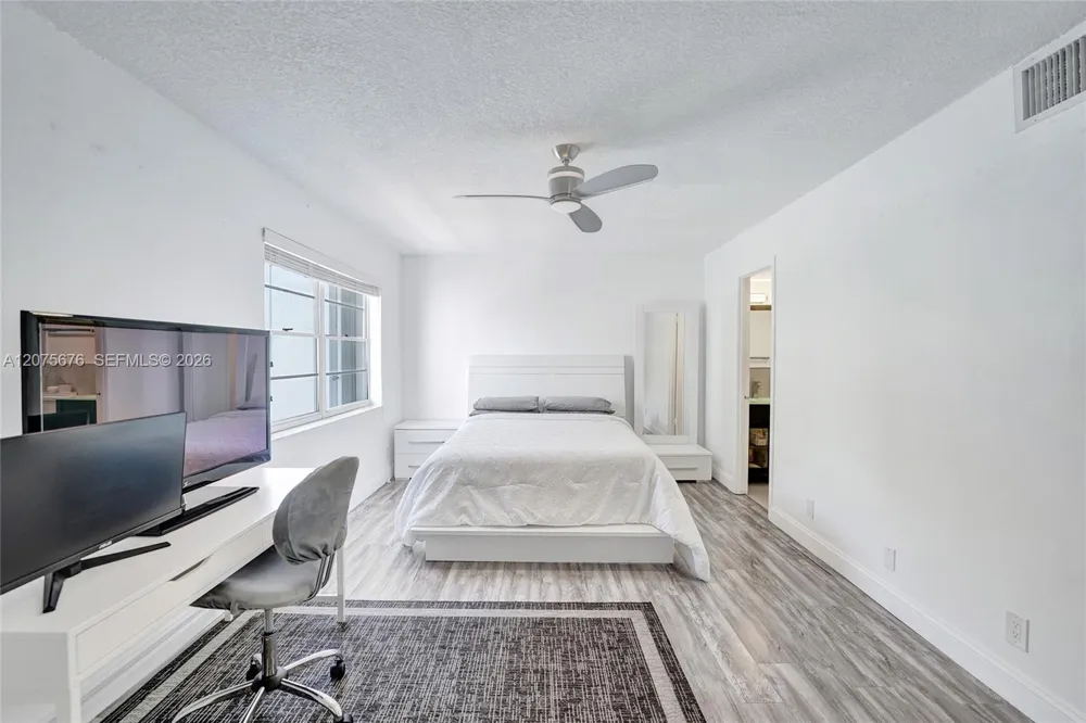 2716 NE 8th St #2716 Hallandale Beach, FL 33009
