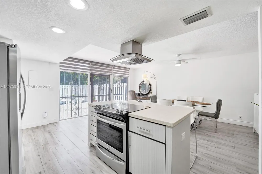 2716 NE 8th St #2716 Hallandale Beach, FL 33009