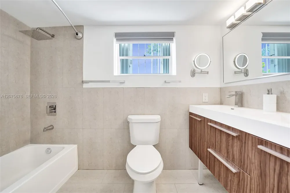 2716 NE 8th St #2716 Hallandale Beach, FL 33009