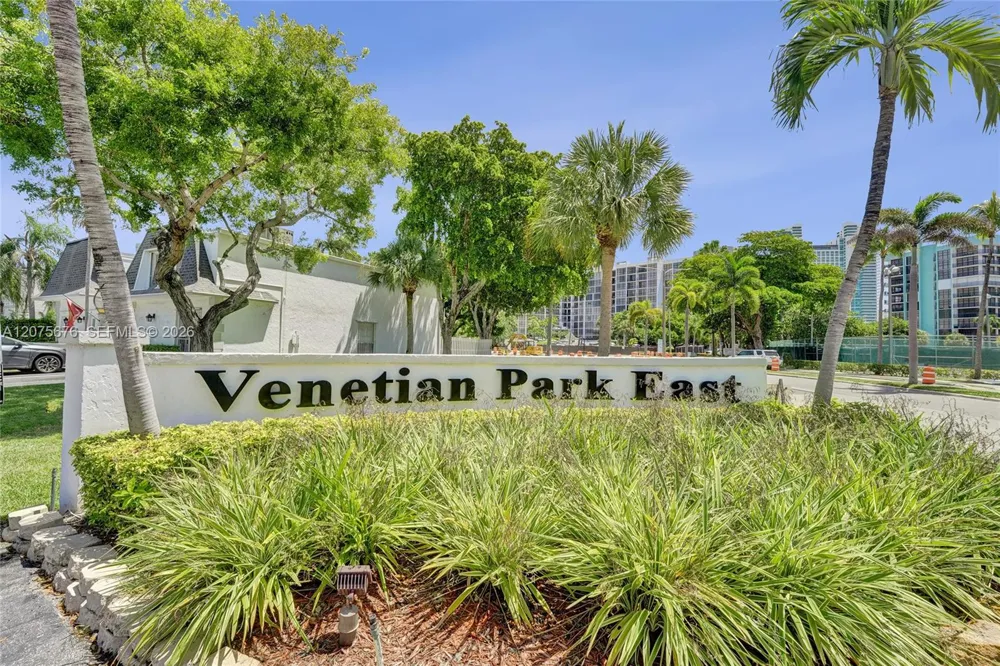 2716 NE 8th St #2716 Hallandale Beach, FL 33009