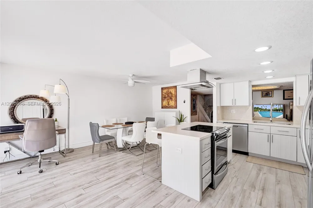 2716 NE 8th St #2716 Hallandale Beach, FL 33009