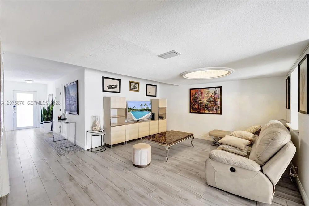 2716 NE 8th St #2716 Hallandale Beach, FL 33009
