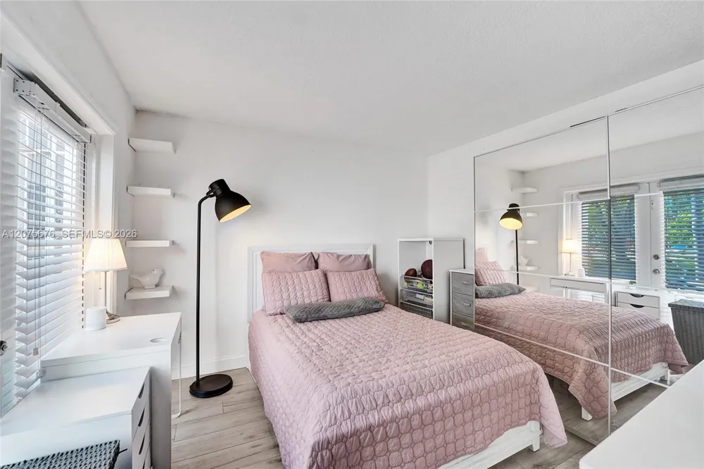 2716 NE 8th St #2716 Hallandale Beach, FL 33009
