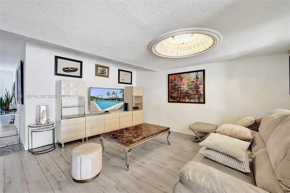 2716 NE 8th St #2716 Hallandale Beach, FL 33009