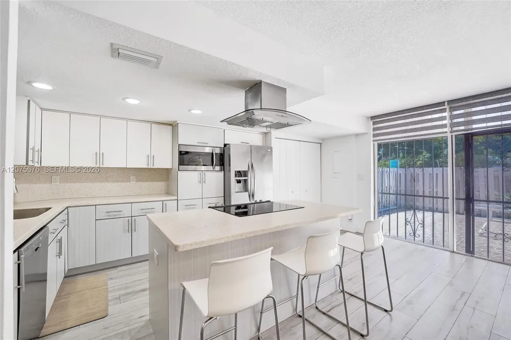 2716 NE 8th St #2716 Hallandale Beach, FL 33009