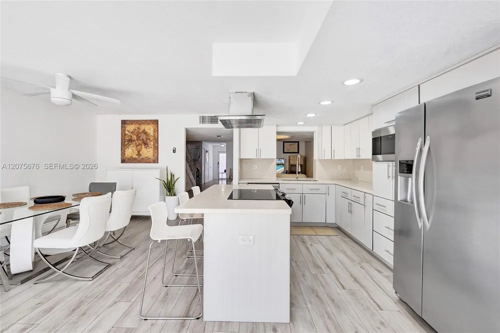 2716 NE 8th St #2716 Hallandale Beach, FL 33009