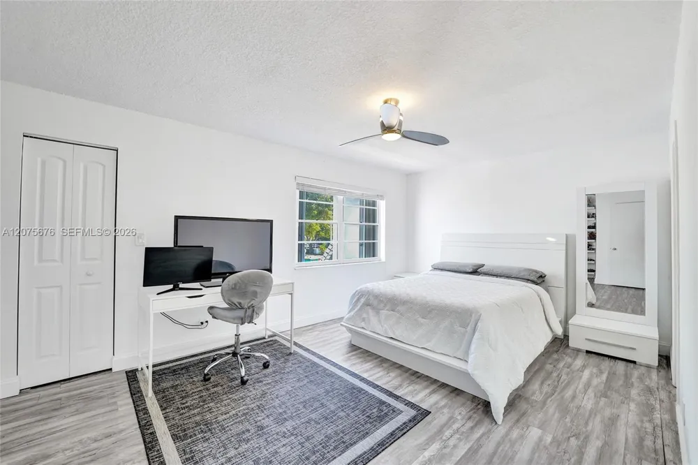 2716 NE 8th St #2716 Hallandale Beach, FL 33009