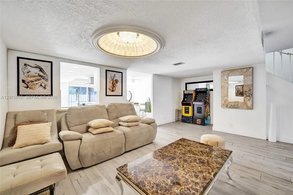 2716 NE 8th St #2716 Hallandale Beach, FL 33009