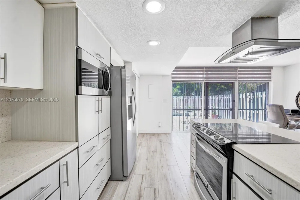 2716 NE 8th St #2716 Hallandale Beach, FL 33009