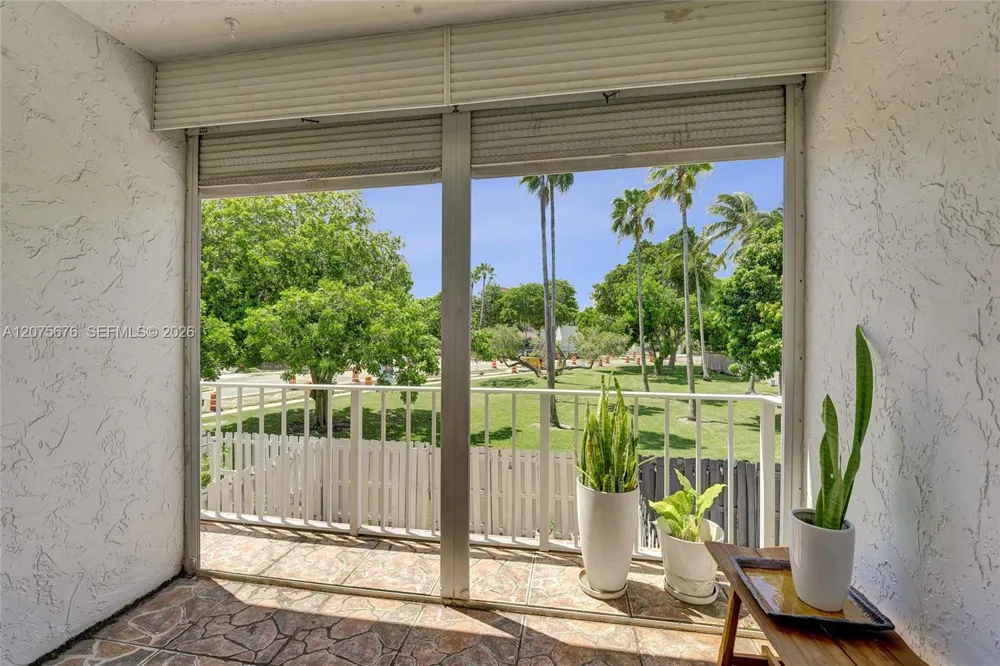 2716 NE 8th St #2716 Hallandale Beach, FL 33009