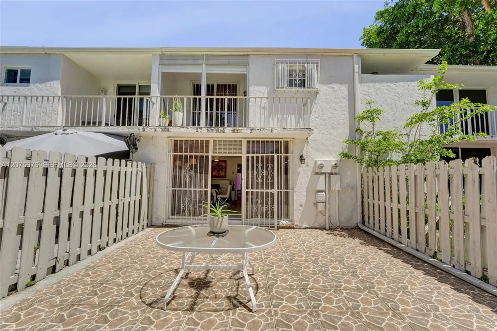 2716 NE 8th St #2716 Hallandale Beach, FL 33009