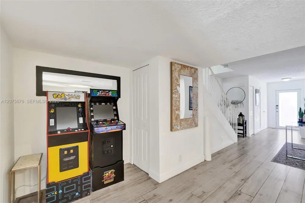 2716 NE 8th St #2716 Hallandale Beach, FL 33009
