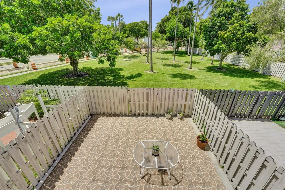 2716 NE 8th St #2716 Hallandale Beach, FL 33009
