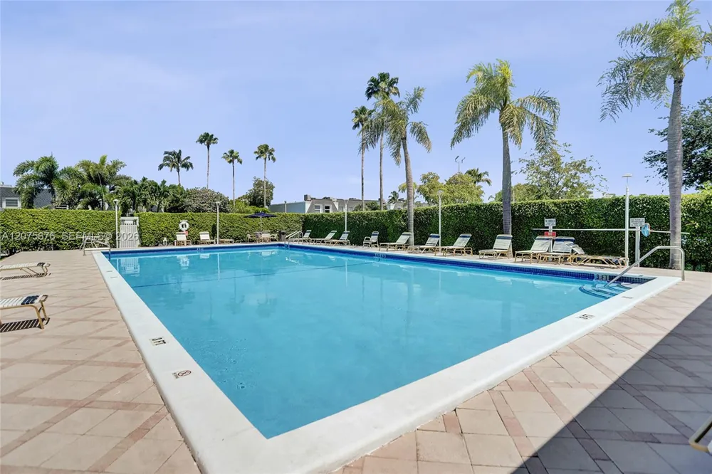 2716 NE 8th St #2716 Hallandale Beach, FL 33009