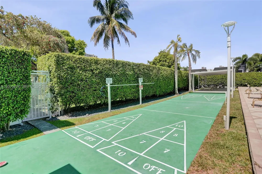 2716 NE 8th St #2716 Hallandale Beach, FL 33009