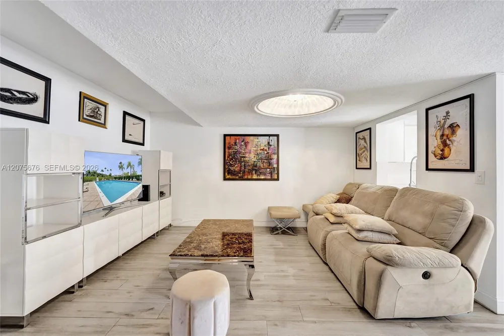 2716 NE 8th St #2716 Hallandale Beach, FL 33009
