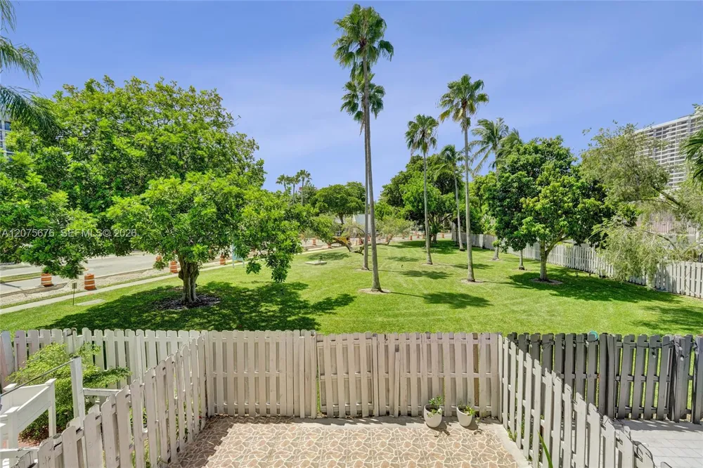2716 NE 8th St #2716 Hallandale Beach, FL 33009