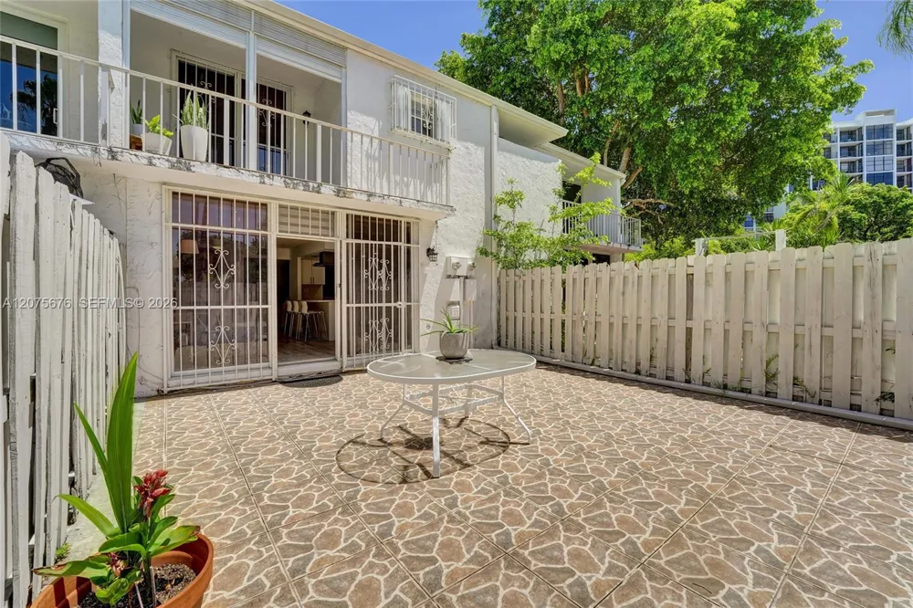 2716 NE 8th St #2716 Hallandale Beach, FL 33009
