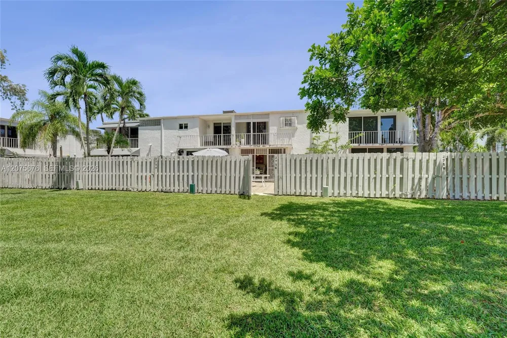 2716 NE 8th St #2716 Hallandale Beach, FL 33009