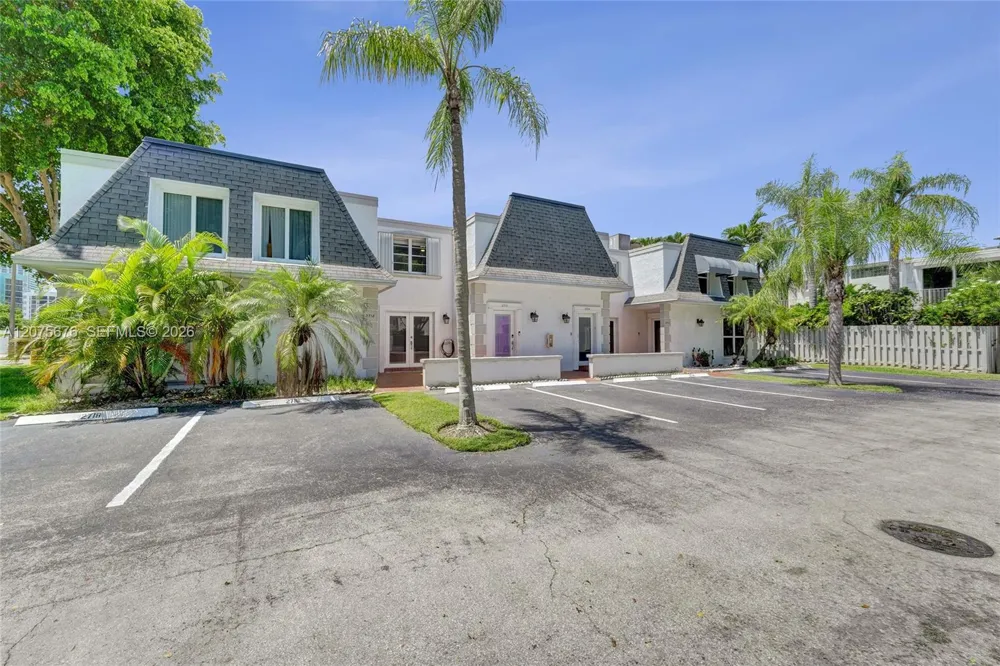 2716 NE 8th St #2716 Hallandale Beach, FL 33009
