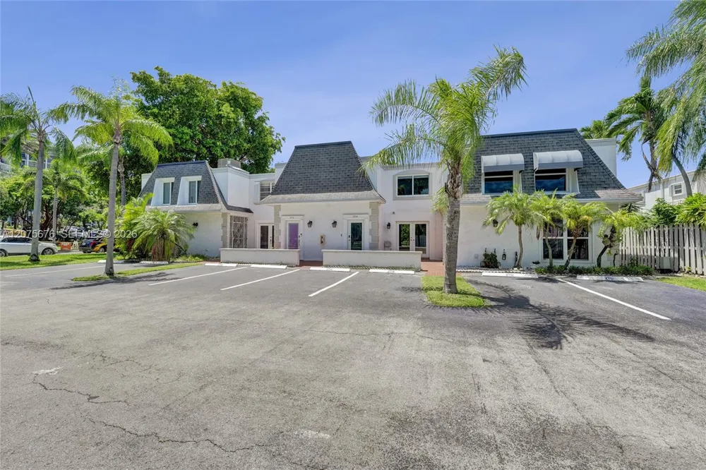 2716 NE 8th St #2716 Hallandale Beach, FL 33009