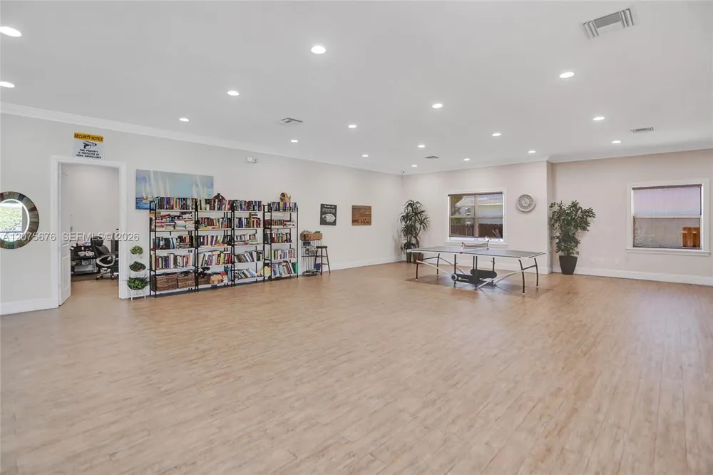2716 NE 8th St #2716 Hallandale Beach, FL 33009