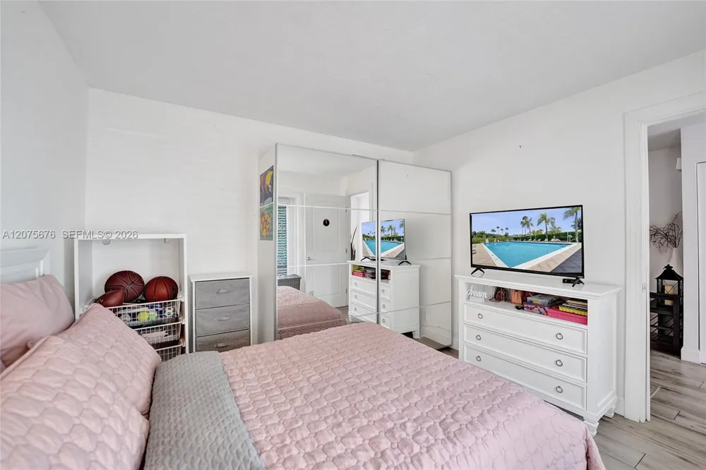 2716 NE 8th St #2716 Hallandale Beach, FL 33009