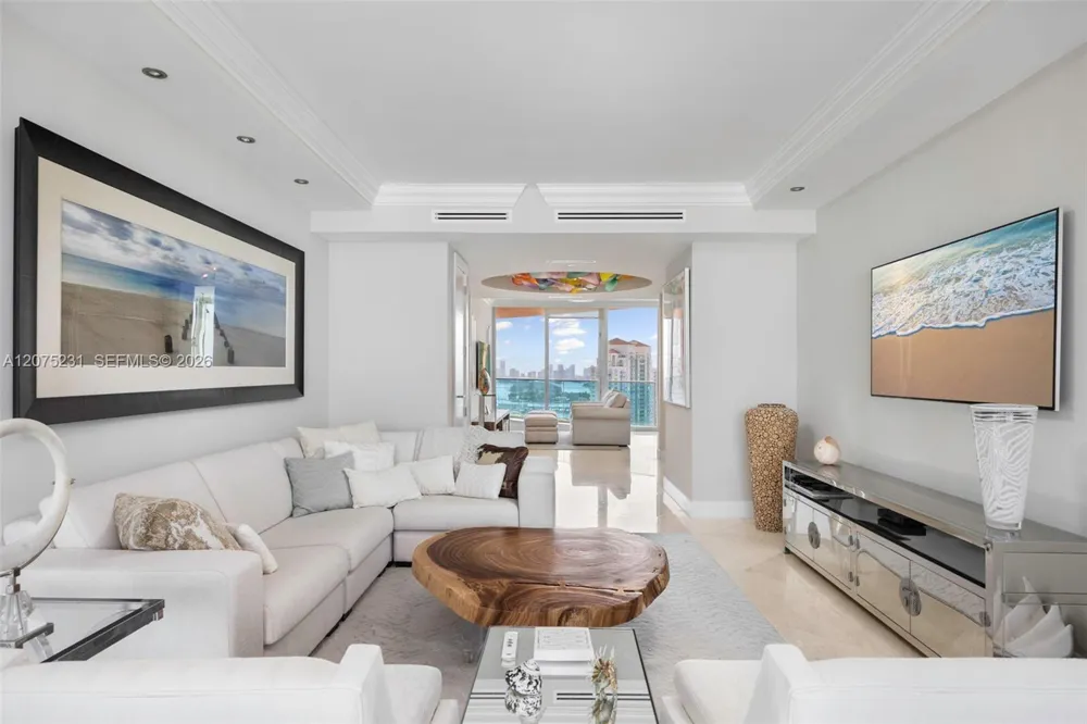 300 Pointe Dr #2806 Miami Beach, FL 33139