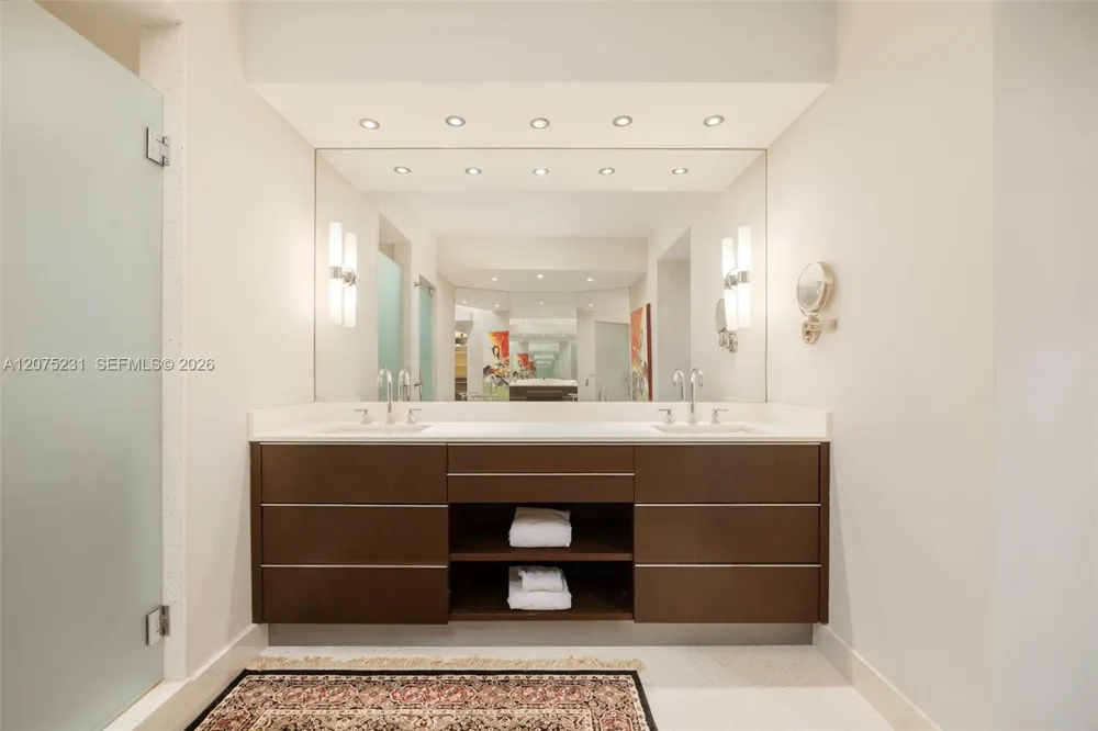 300 Pointe Dr #2806 Miami Beach, FL 33139