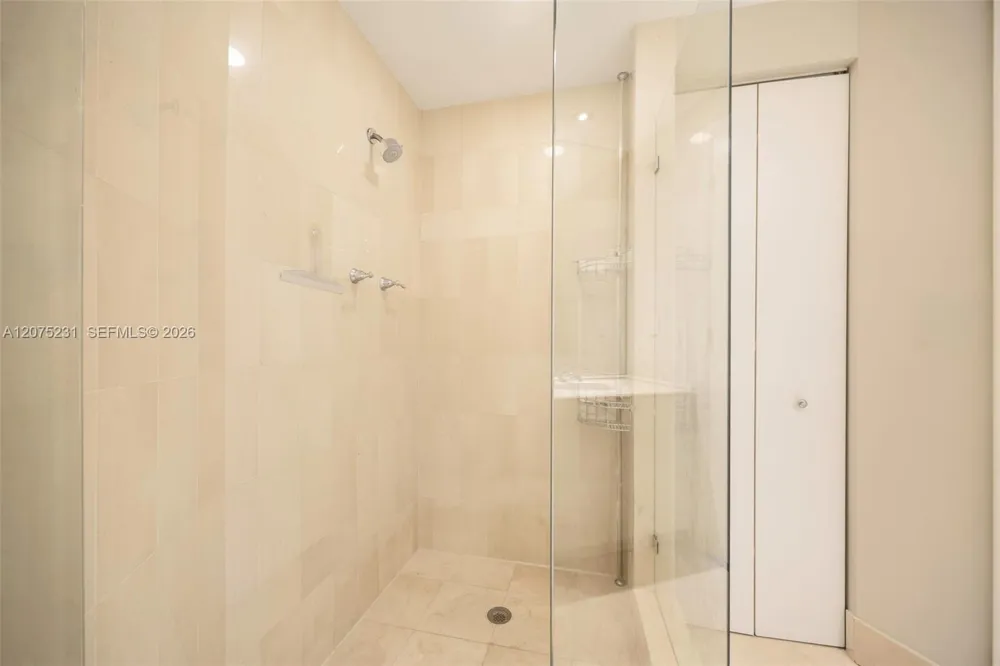 300 Pointe Dr #2806 Miami Beach, FL 33139