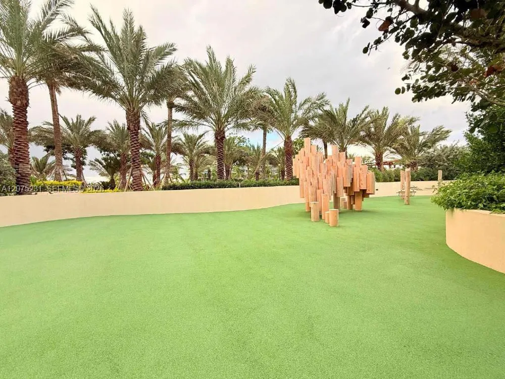300 Pointe Dr #2806 Miami Beach, FL 33139