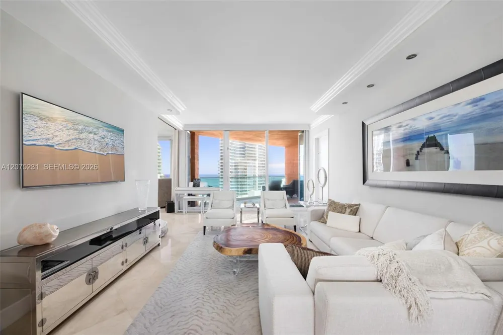 300 Pointe Dr #2806 Miami Beach, FL 33139
