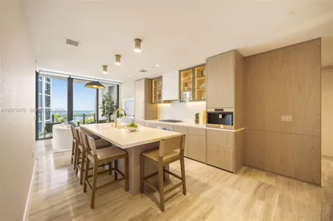2831 S Bayshore Dr #804