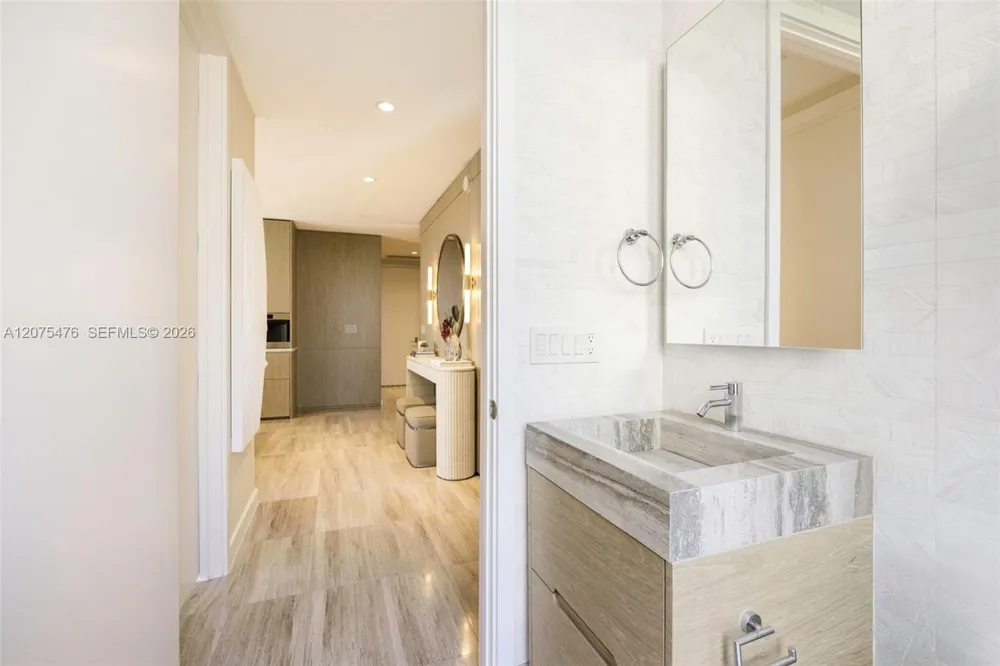 2831 S Bayshore Dr #804 Coconut Grove, FL 33133
