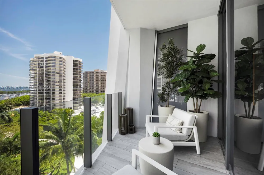2831 S Bayshore Dr #804 Coconut Grove, FL 33133
