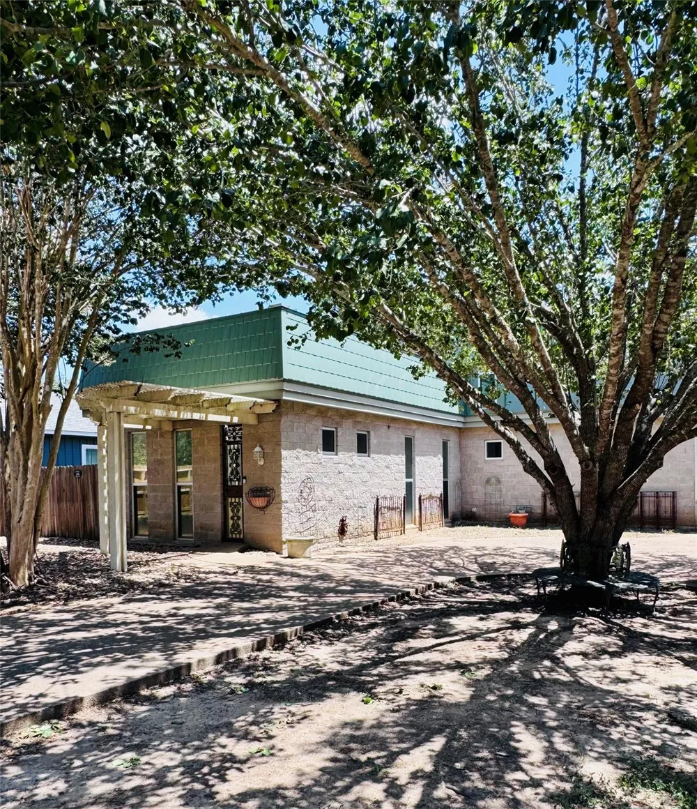 195 Park Drive La Grange, TX 78945