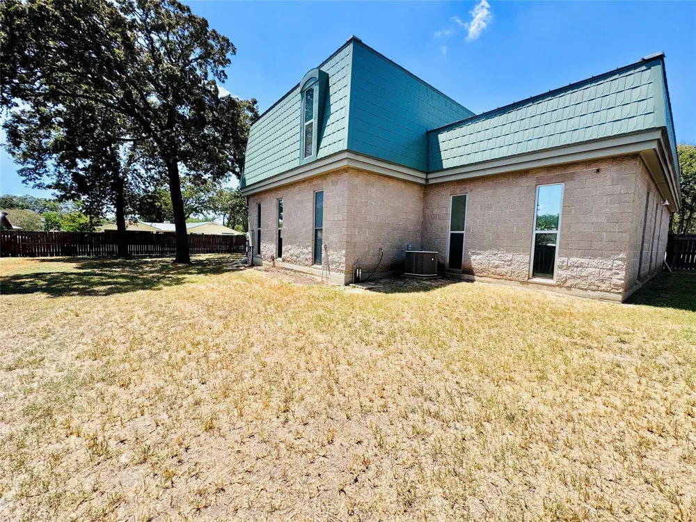 195 Park Drive La Grange, TX 78945