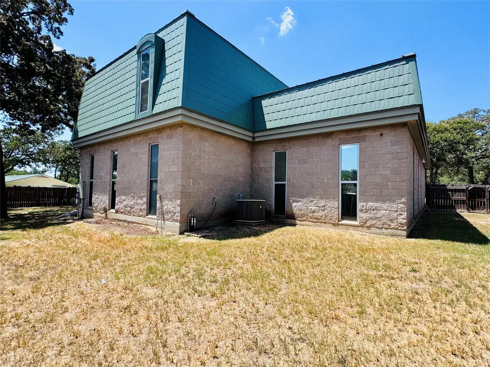 195 Park Drive La Grange, TX 78945