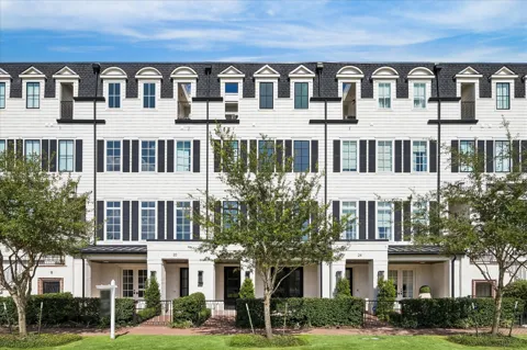 22 Crain Square Boulevard