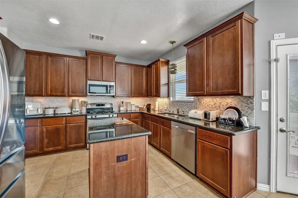 410 Havenstone Lane La Marque, TX 77568