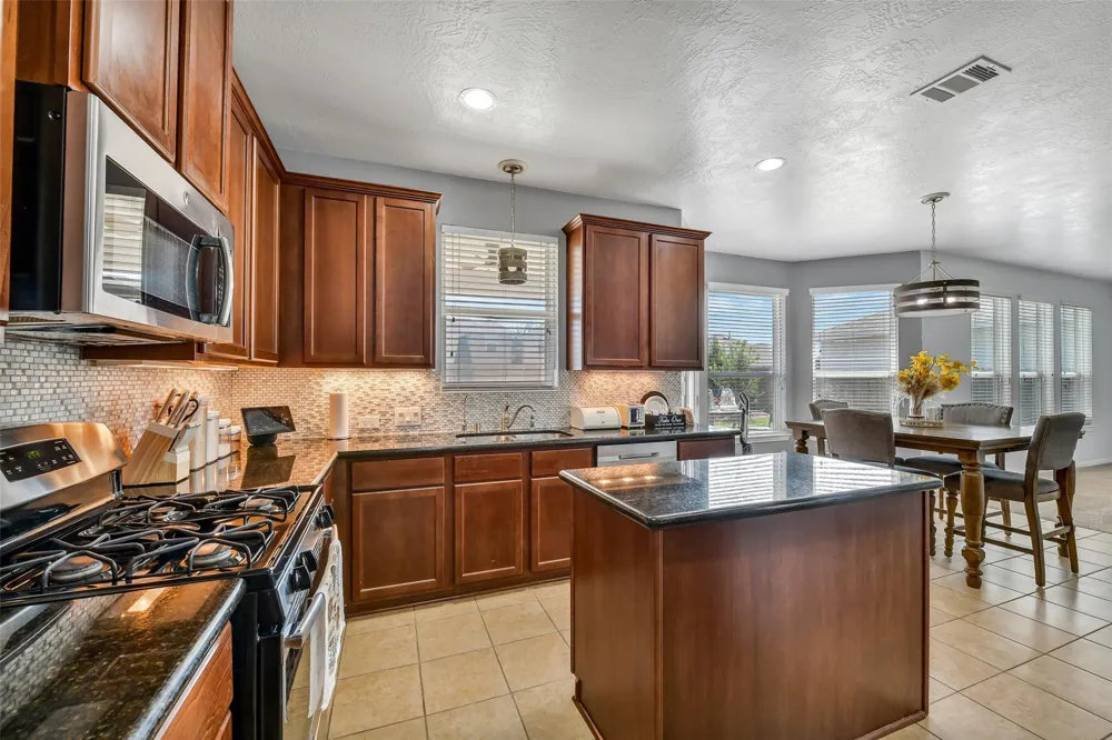 410 Havenstone Lane La Marque, TX 77568