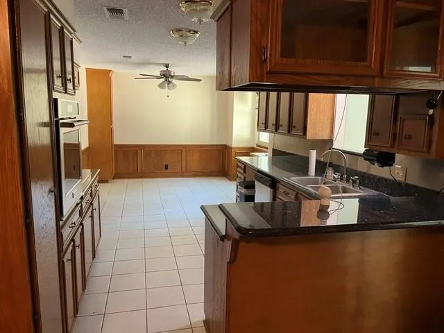 913 Cannan Drive Angleton, TX 77515