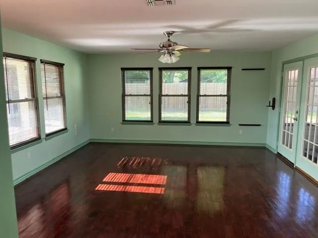 913 Cannan Drive Angleton, TX 77515