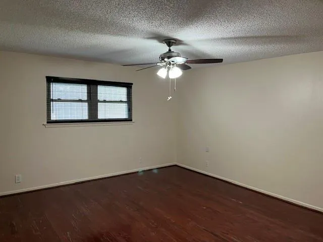 913 Cannan Drive Angleton, TX 77515