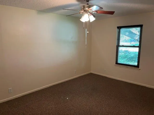 913 Cannan Drive Angleton, TX 77515