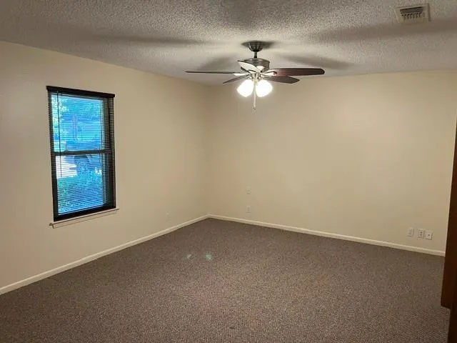 913 Cannan Drive Angleton, TX 77515